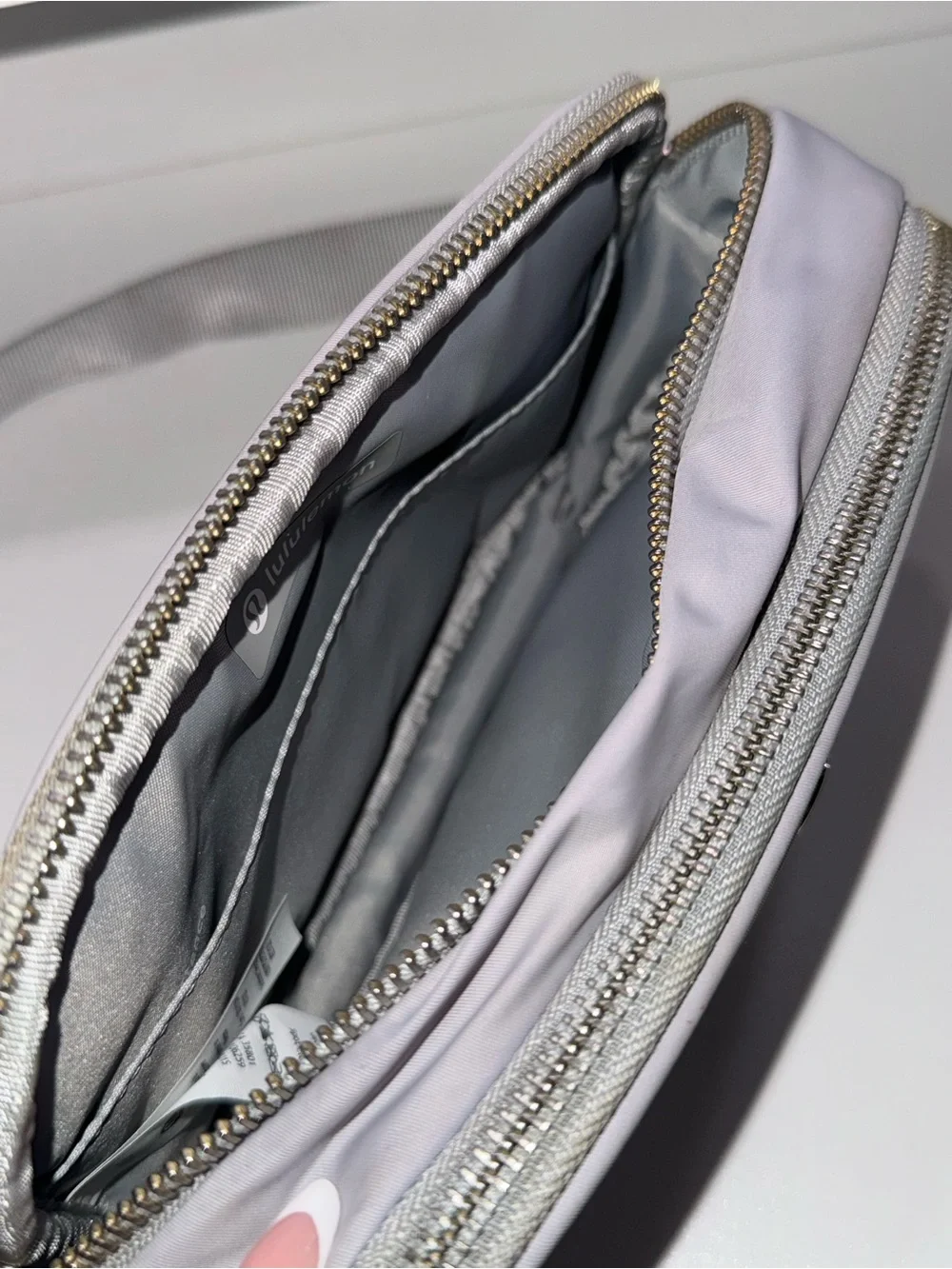 lululemon athletica Women’s Light Gray Shoulder Bag